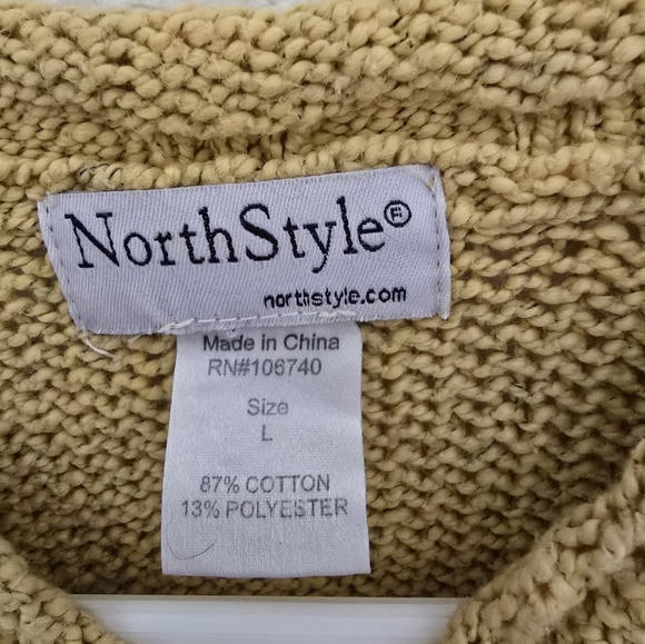 Mustard yellow knit sweater with one pocket, size large. - Picture 3 of 4